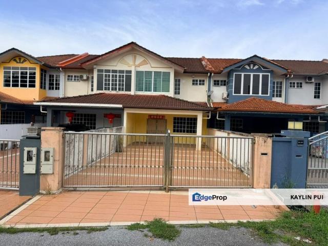 Midway Cresent Double Storey Terrace Intermediate Super Long Car Porch For Sale