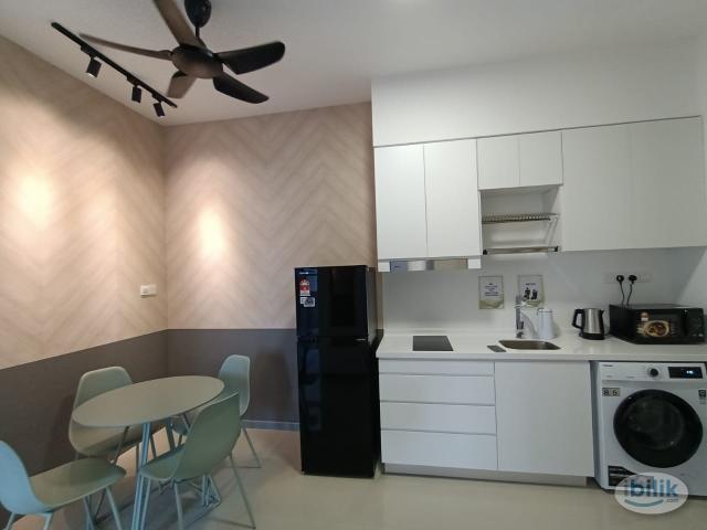 Midway Marvels: Rent Your Middle Room Oasis at Bangsar South, Pantai