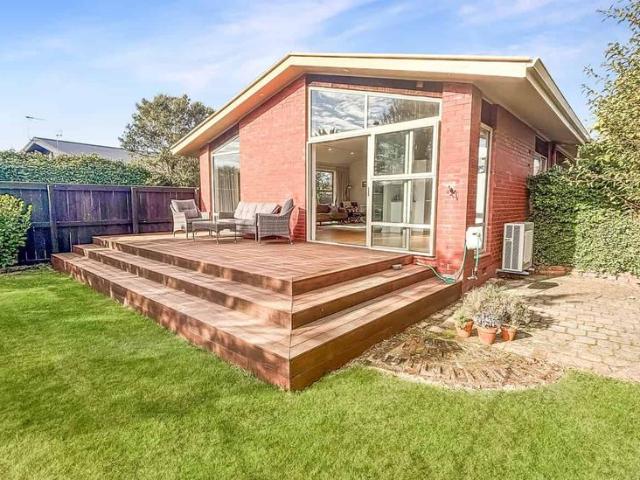Mid Century Gem to rent!