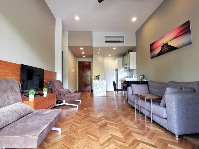 Mid floor corner unit fully furnished movein condition