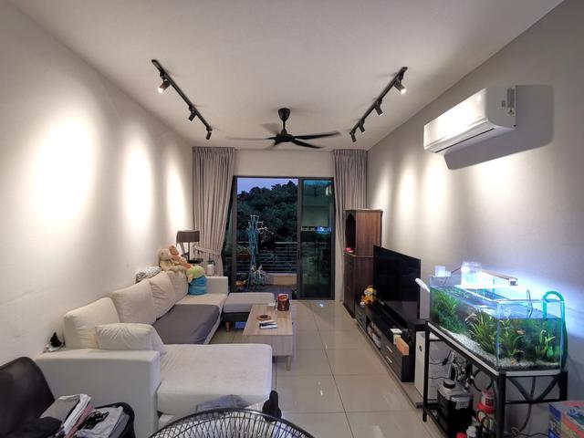 Mid floor renovated fully furnished with nice greenery view