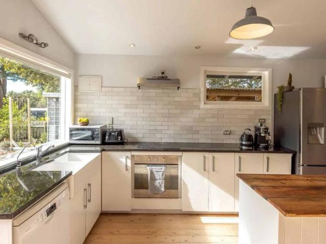 Mid Term 3 Bedroom Cottage – Central & Peaceful