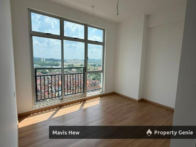 Midas @ Seri Alam/ 1 Carpark/ Partially Furnished/ Brand New Condition