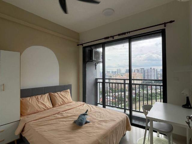 Middle Balcony Room at Platinum Arena Residence Free rental promotion
