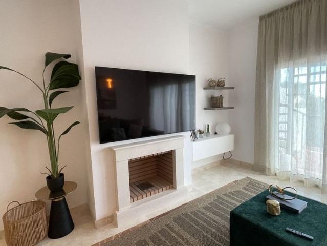 Middle Floor Apartment · El Paraiso