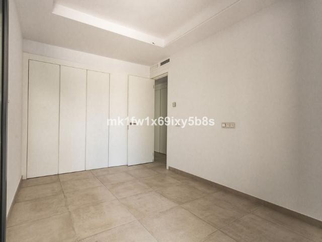 Middle Floor Apartment · Estepona