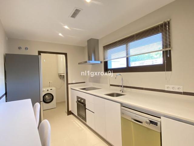 Middle Floor Apartment · Estepona