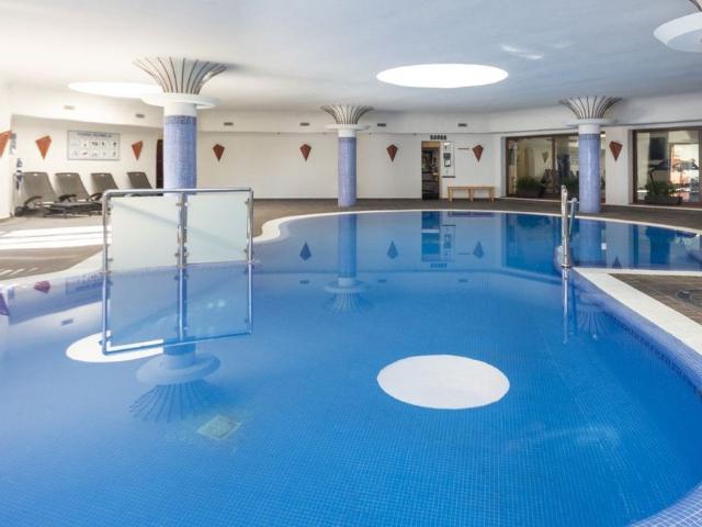 Middle Floor Apartment · Estepona