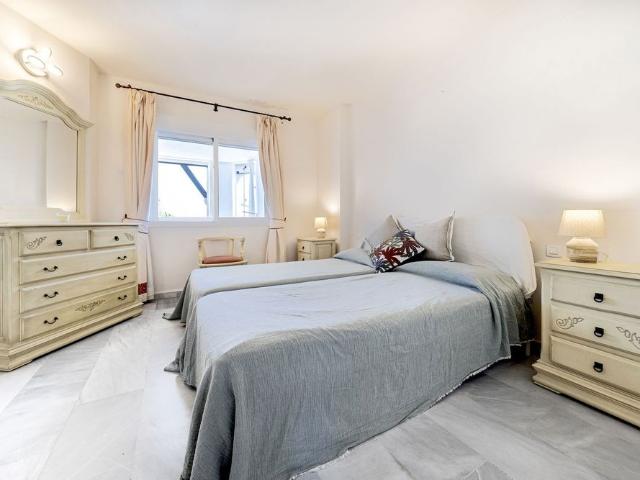 Middle Floor Apartment in Nueva Andalucía