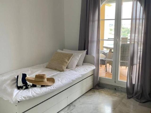 Middle Floor Apartment in Nueva Andalucía