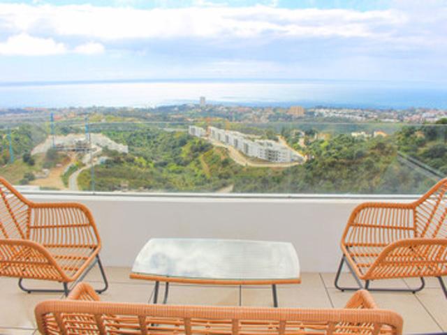 Middle Floor Apartment in Altos de los Monteros