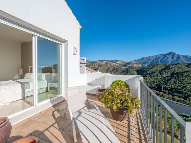 Middle Floor Apartment in Benahavís