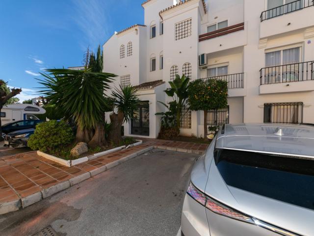 Middle Floor Apartment in Costalita