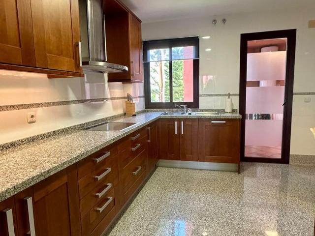 Middle Floor Apartment in Estepona