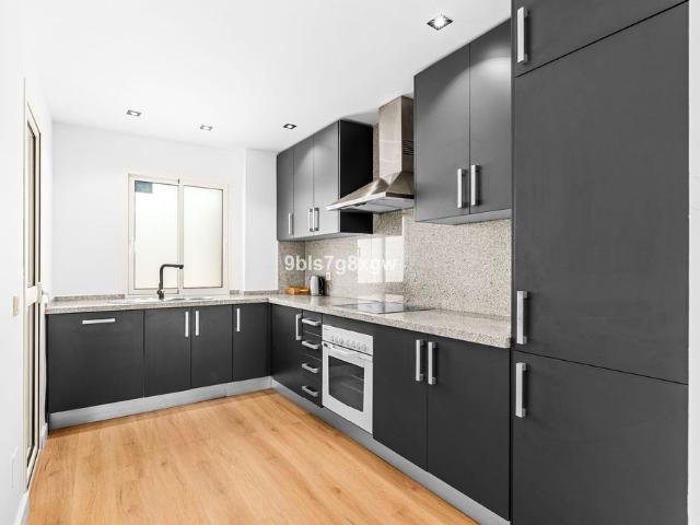 Middle Floor Apartment in Estepona