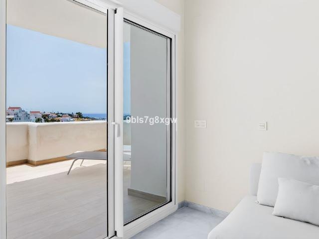 Middle Floor Apartment in Estepona