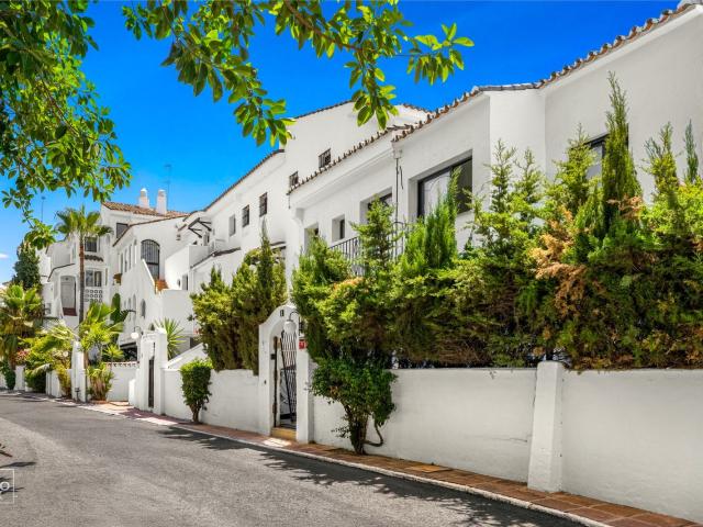 Middle Floor Apartment in Puerto Banús