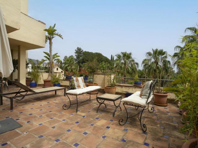 Middle Floor Apartment in The Golden Mile