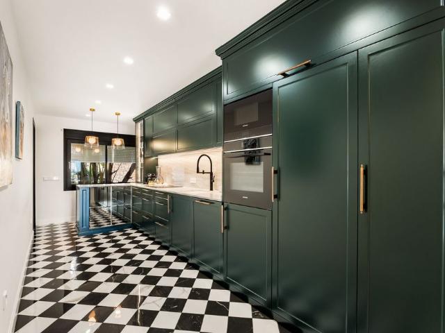 Middle Floor Apartment in The Golden Mile