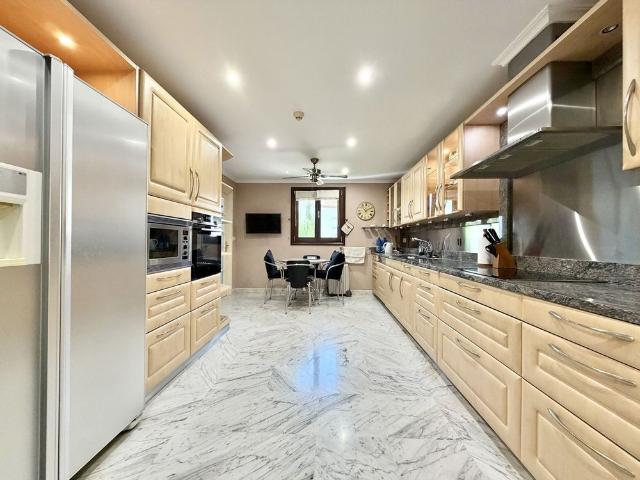 Middle Floor Apartment in The Golden Mile
