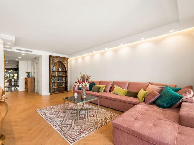 Middle Floor Apartment in The Golden Mile
