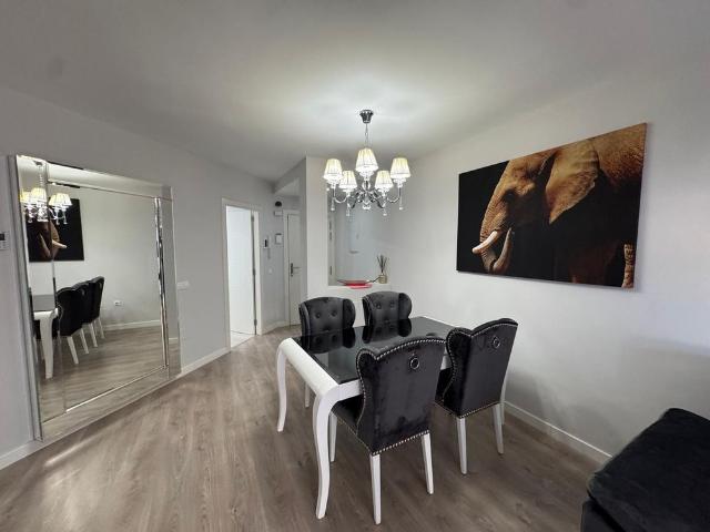 Middle Floor Apartment · La Campana