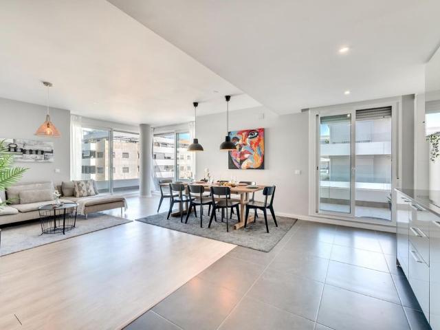 Middle Floor Apartment · La Campana