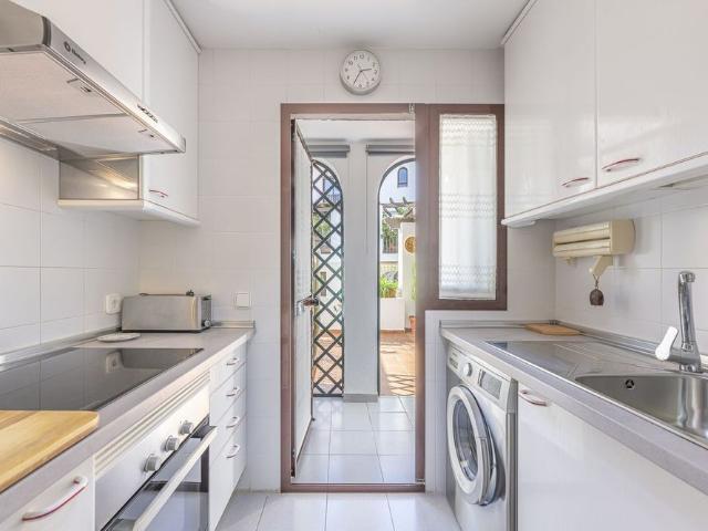 Middle Floor Apartment · The Golden Mile