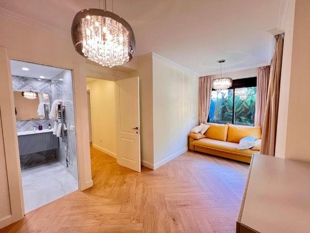 Middle Floor Apartment · The Golden Mile