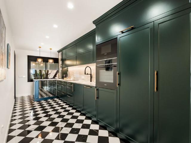 Middle Floor Apartment · The Golden Mile