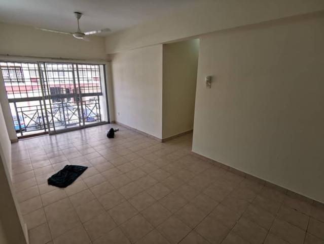 Middle Floor Sri Impian Apartment Taman Bukit Serdang Seri Kembangan