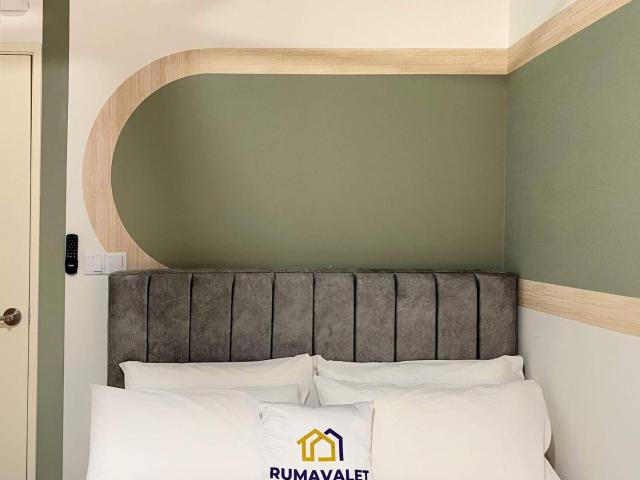 Middle perempuan room meta residence seri kembangan