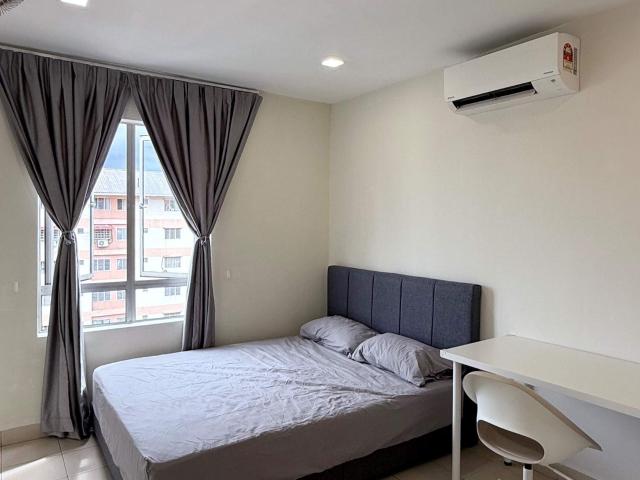 Middle room