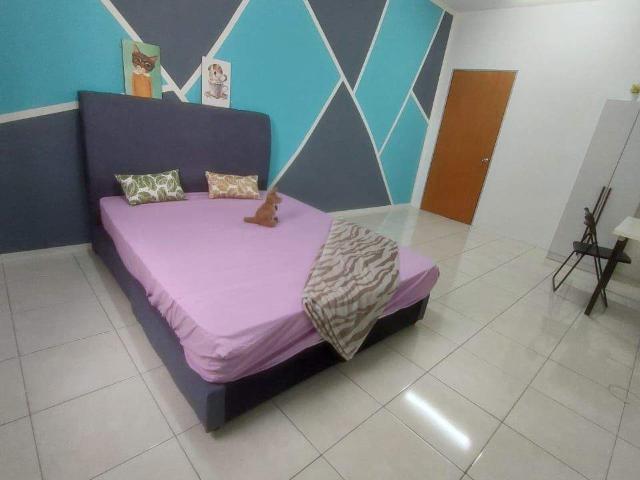 Middle room