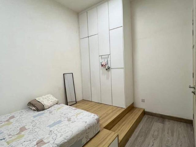 Middle room
