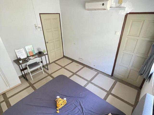 Middle room