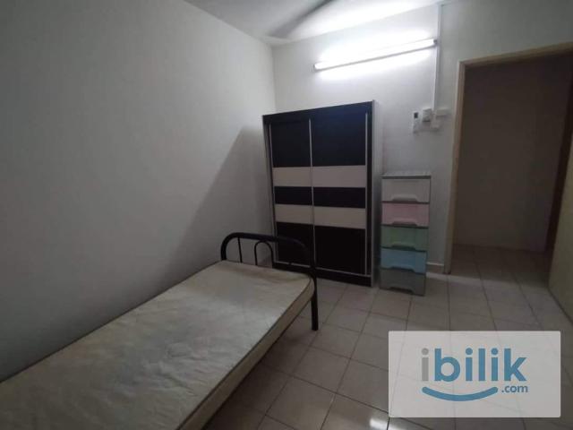 Middle room, 6 minutes walk to MRT Surian/Sunway Nexis and Giza, 2 Station to 1U/KPMG, 3 Station to TTDI