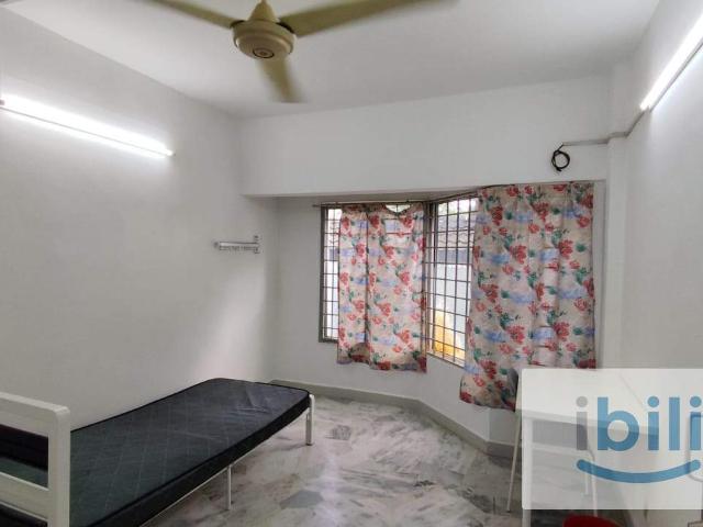 Middle room