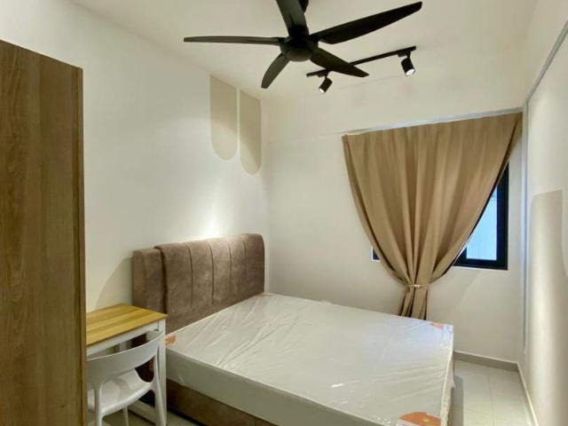 Middle Room