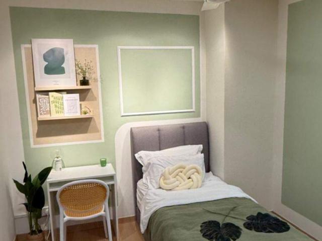 Middle Room