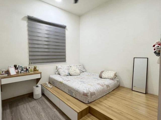 Middle room