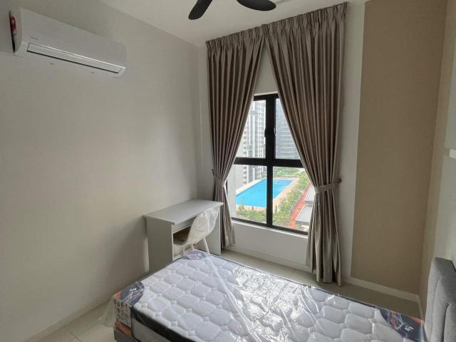 Middle room