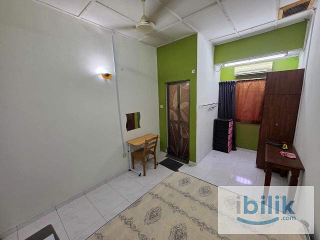 Middle room