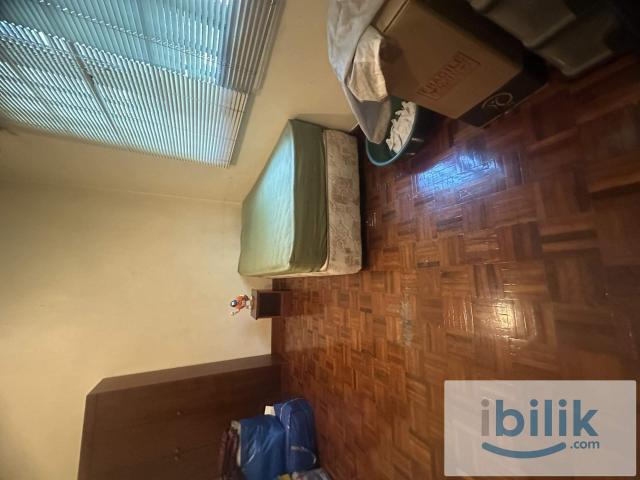 Middle room