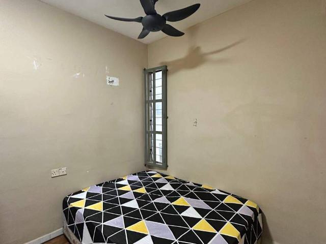 Middle room