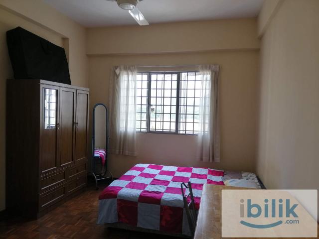 Middle Room To Let