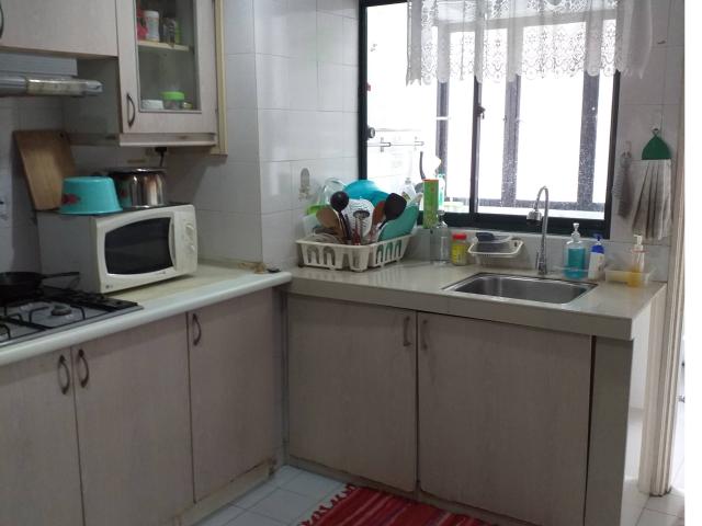 Middle Room to let at Desa Kiara, TTDI near MRT station