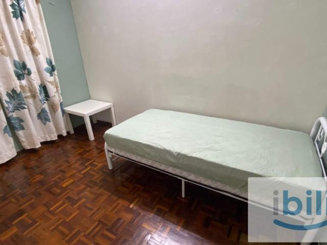 Middle Room To Let For FEMALE @Bayu Tasik Condo Nearby LRT