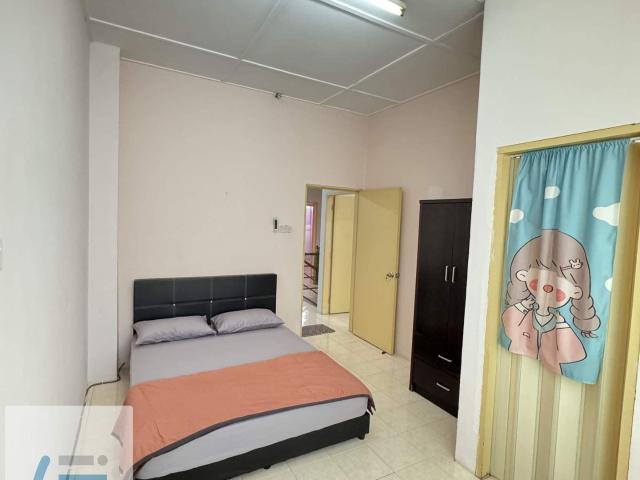 Middle Room To Rent Ladies Only