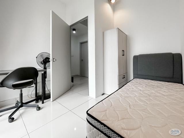 Middle Room untuk lelaki at TwentyFive. 7 Amber Residence, Kota Kemuning, Teluk Panglima Garang